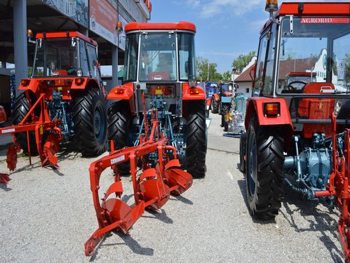 traktori novi i plugovi