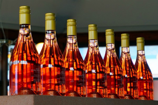 Read more about the article Nekoliko saveta o proizvodnji sve popularnijih roze vina