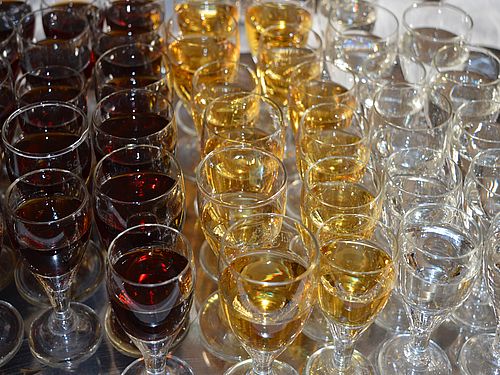 Beogradski rakija fest 11. maja uz inicijativu proglašenja Svetskog dana šljivovice 6 images agrosfera agroteme case rakija