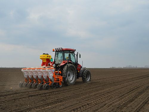 Dizel za poljoprivrednike biće najviše 184 dinara, za prolećnu setvu dovoljno azotnih đubriva 6 images agrosfera agroteme setva prolece manja 2