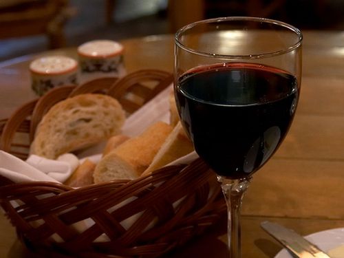 crveno-vino-u-italijanskom-restoranu 1