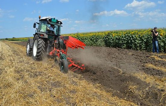 images_agrosfera_agroteme_prezentacij_atraktora_u_radu