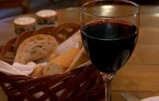 crveno-vino-u-italijanskom-restoranu 2